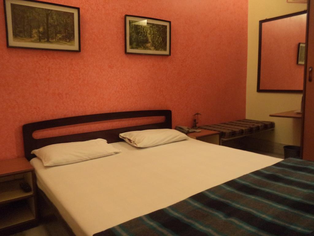 Hotel Esplanade Chambers Calcutta Værelse billede