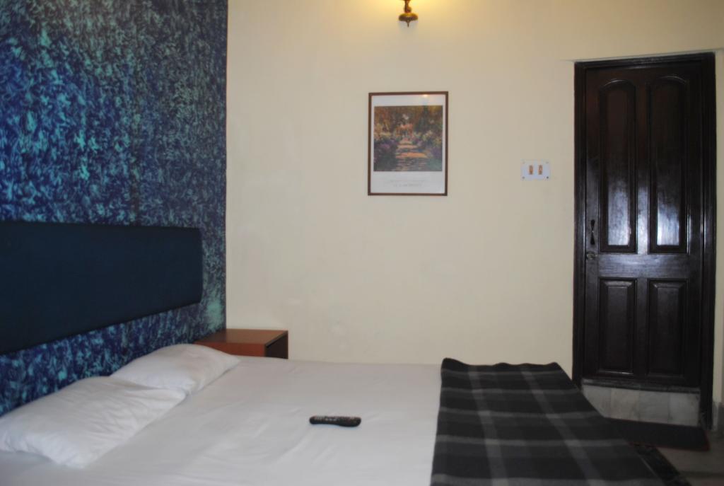Hotel Esplanade Chambers Calcutta Værelse billede